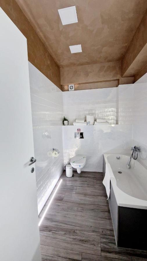 White Tower - Private Studio 106 Mamaia Exterior photo